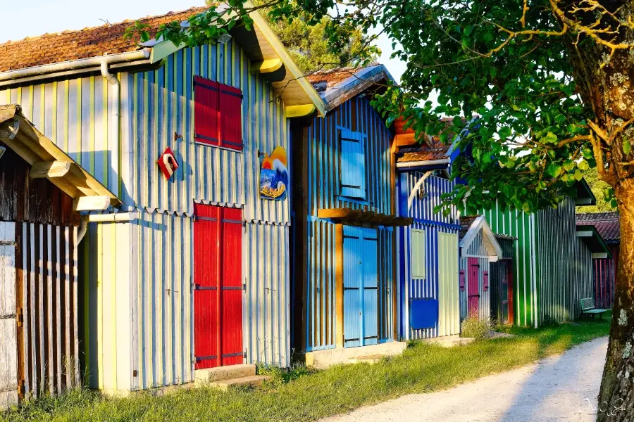 Cabanes du Port des Tuiles à Biganos au soleil couchant - Mike O'Pierre Photographe - filmaker Cabanes du Port des Tuiles à Biganos au soleil couchant - Mike O'Pierre Photographe - filmaker